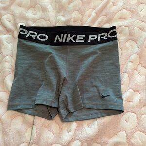Women’s Nike Pros